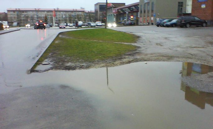  чтобы не было потопов в Нарве, нужно строить отдельную ливневую канализацию 